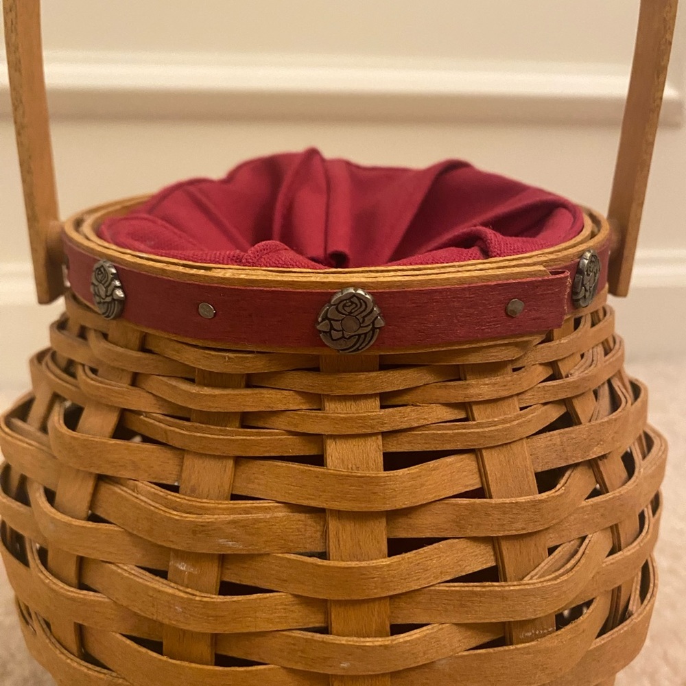 Longaberger 2004 Pasadena Tournament of Roses Basket - Picture 3 of 4